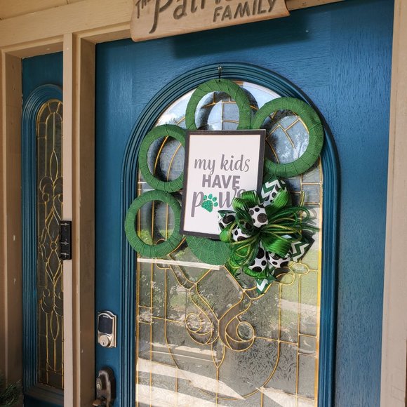 "My Kids Have Paws" Dog Lovers Wreath - Picture 6 of 6